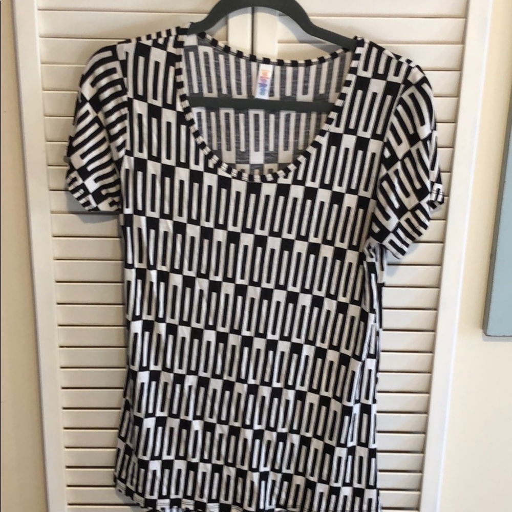 Lularoe classic tee size Small